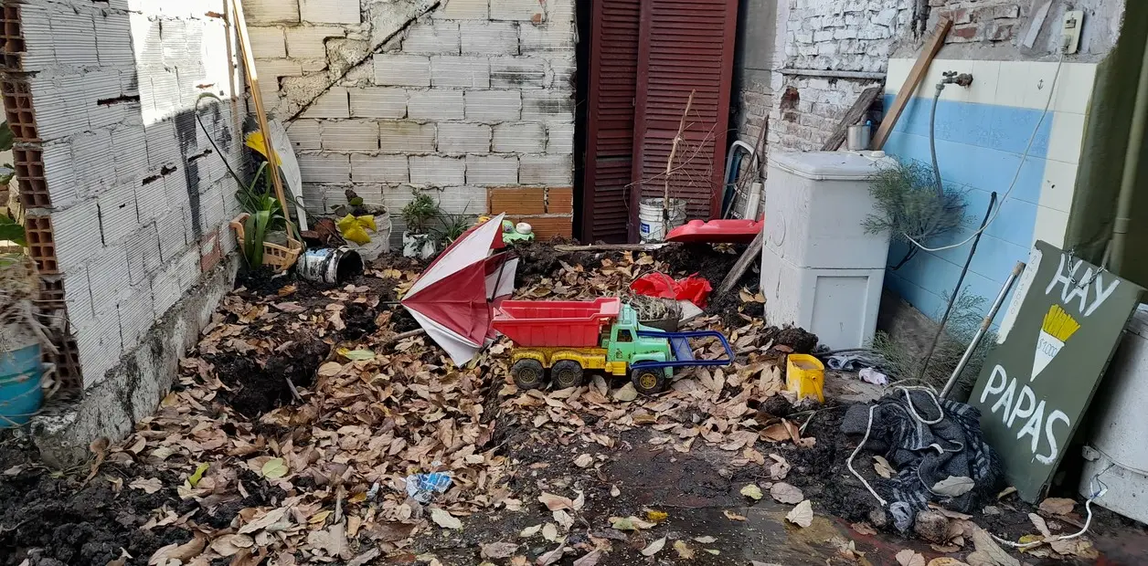La casa del horror: muñecos, sangre y pozos donde enterraron a Brenda, Morena y Lara
