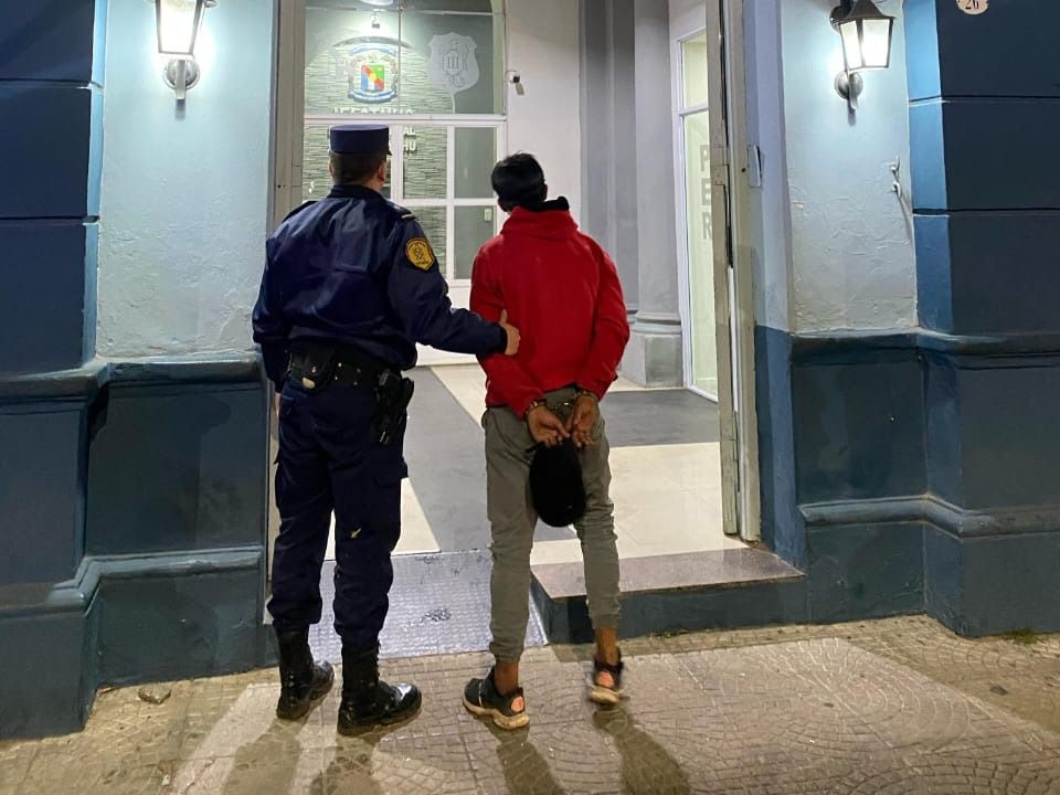 Allanamiento por robos: detuvieron a un hombre y hallaron hasta un inodoro sustraído