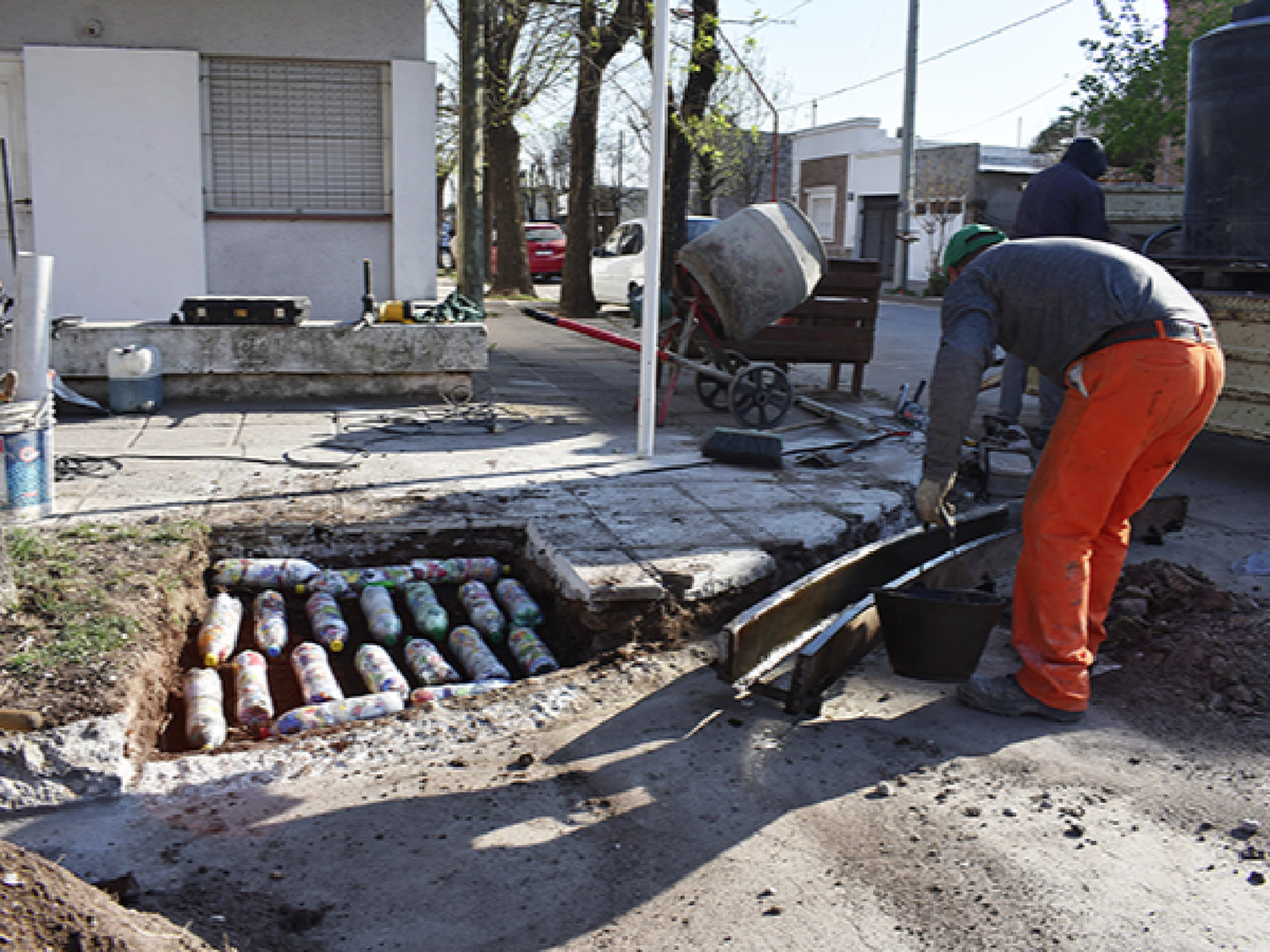 Ecoladrillos: de la basura a la obra pública de los pueblos        