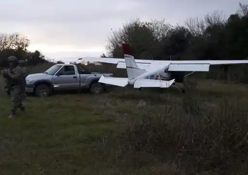 Incautaron una avioneta con marihuana en Villa Urquiza