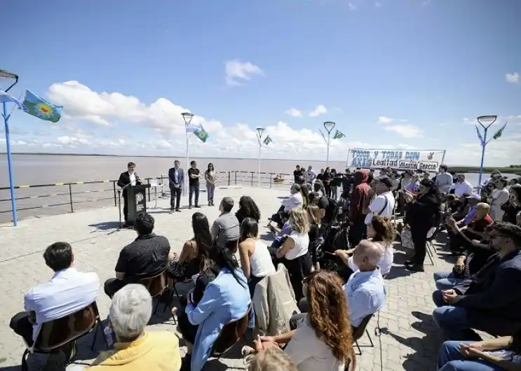 El Gobernador durante el acto de inauguración del nuevo muelle.