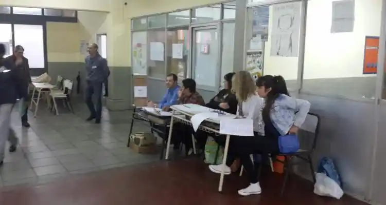 Paso 2015: Sorpresa por la cantidad de fiscales en las mesas