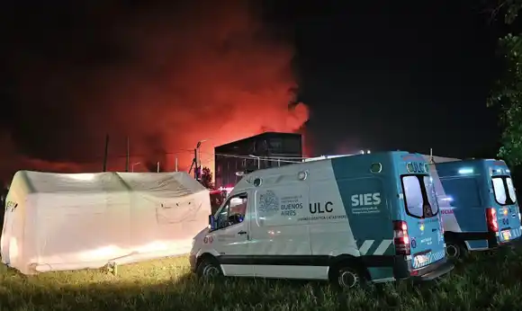 Explosión en Ezeiza: Kreplak aclaró que la nube de humo no es tóxica aunque recomendó uso de barbijo en las cercanías