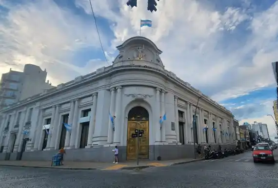 Hackearon una cuenta bancaria, compraron criptomonedas y fueron identificados por la Justicia de Azul