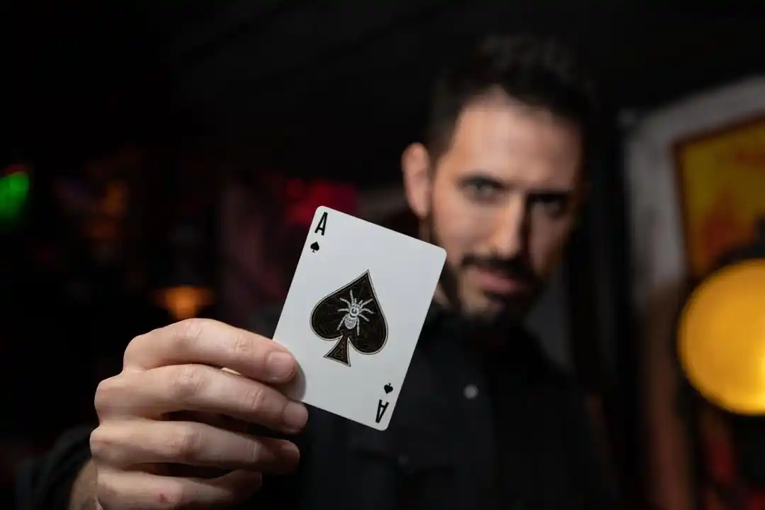 Adrián Lacroix, uno de los magos argentinos más reconocidos en el mundo.