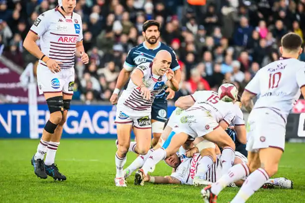 Una imagen del duelo entre Bayonne y Bordeaux.
