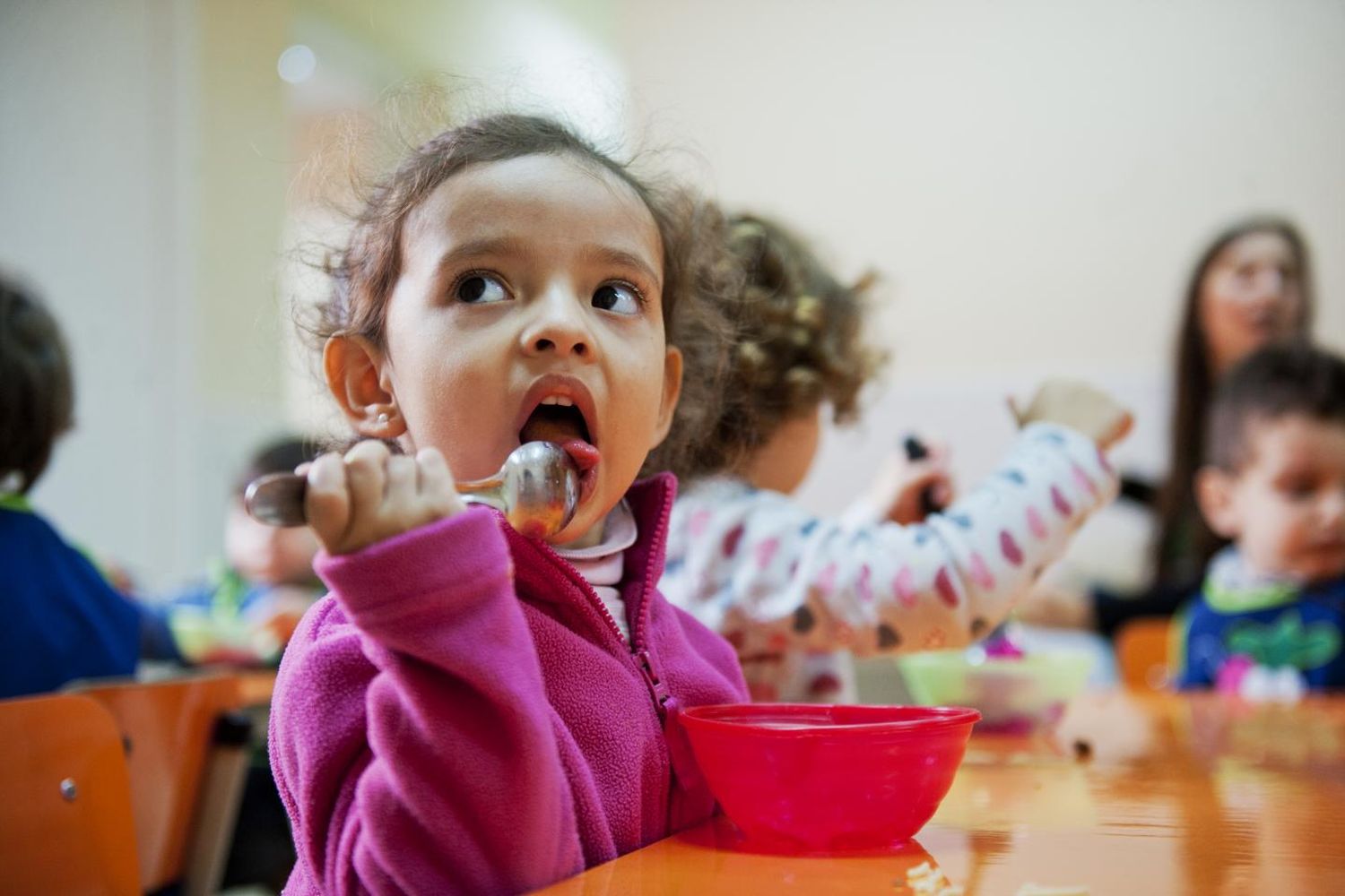 En el Mes de las Infancias, Somos Puente recibe donaciones de alimentos.