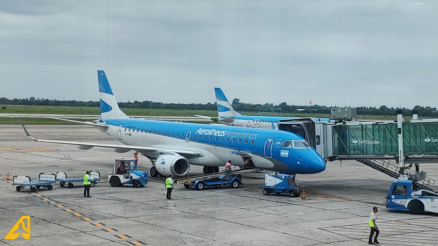 Aerolíneas Argentinas began flights between Buenos Aires Ezeiza and Montevideo