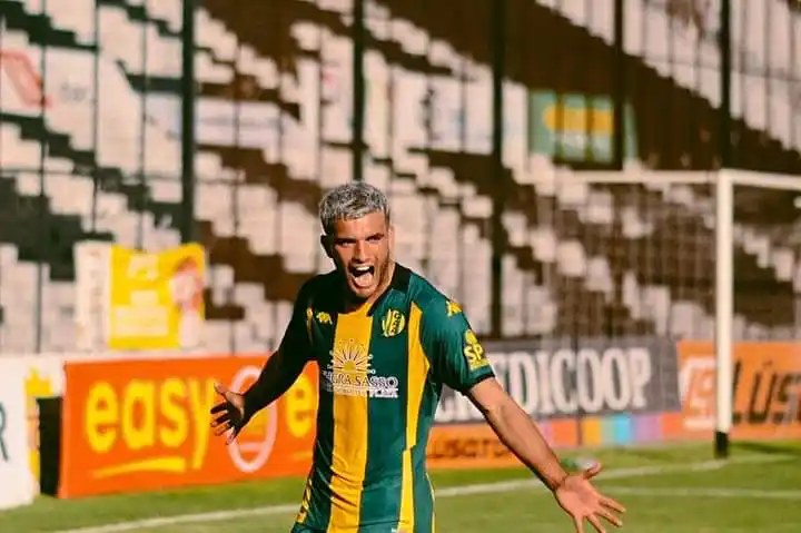 Elías Torres grita su gol en Chaco (Foto: Prensa Aldosivi)