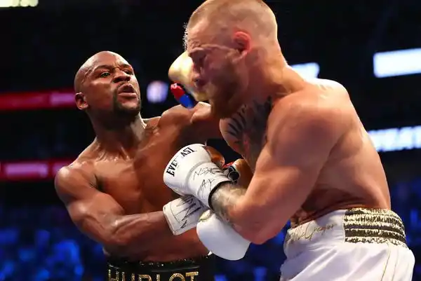 Mayweather venció a  McGregor con un nocaut técnico