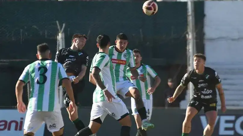 FOTO LA NUEVA Villa Mitre y Kimberley empataron sin goles.