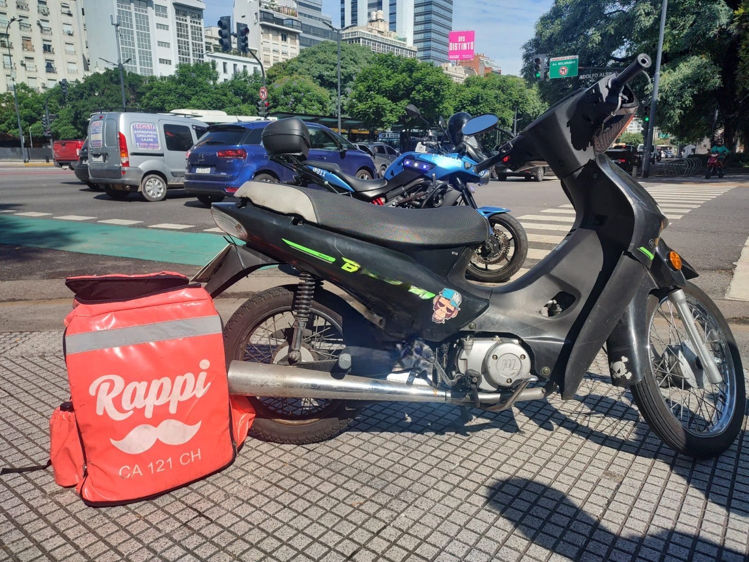 Capturan a dos extranjeros armados que simulaban ser repartidores