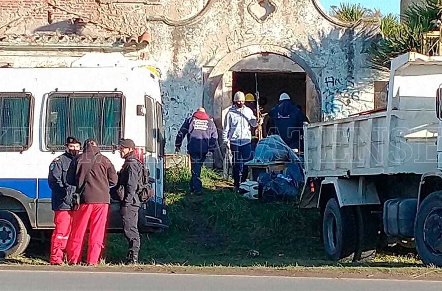 Así es el megaoperativo de desalojo en "Villa Joyosa": arranca la demolición