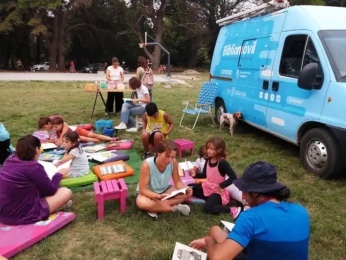 El Bibliomóvil sigue de recorrida en el verano