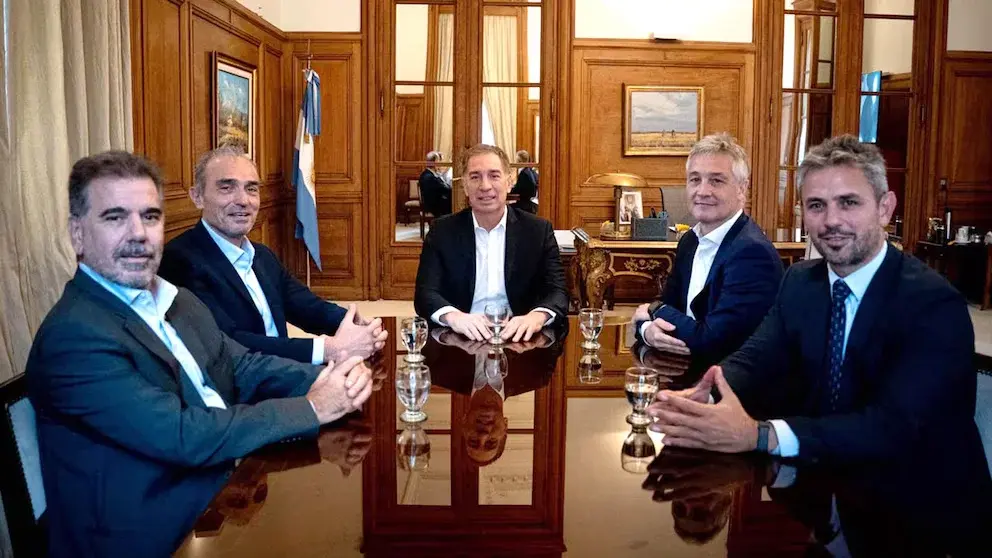 PRO y LLA acercan posiciones y crean una mesa política con la mira puesta en 2027