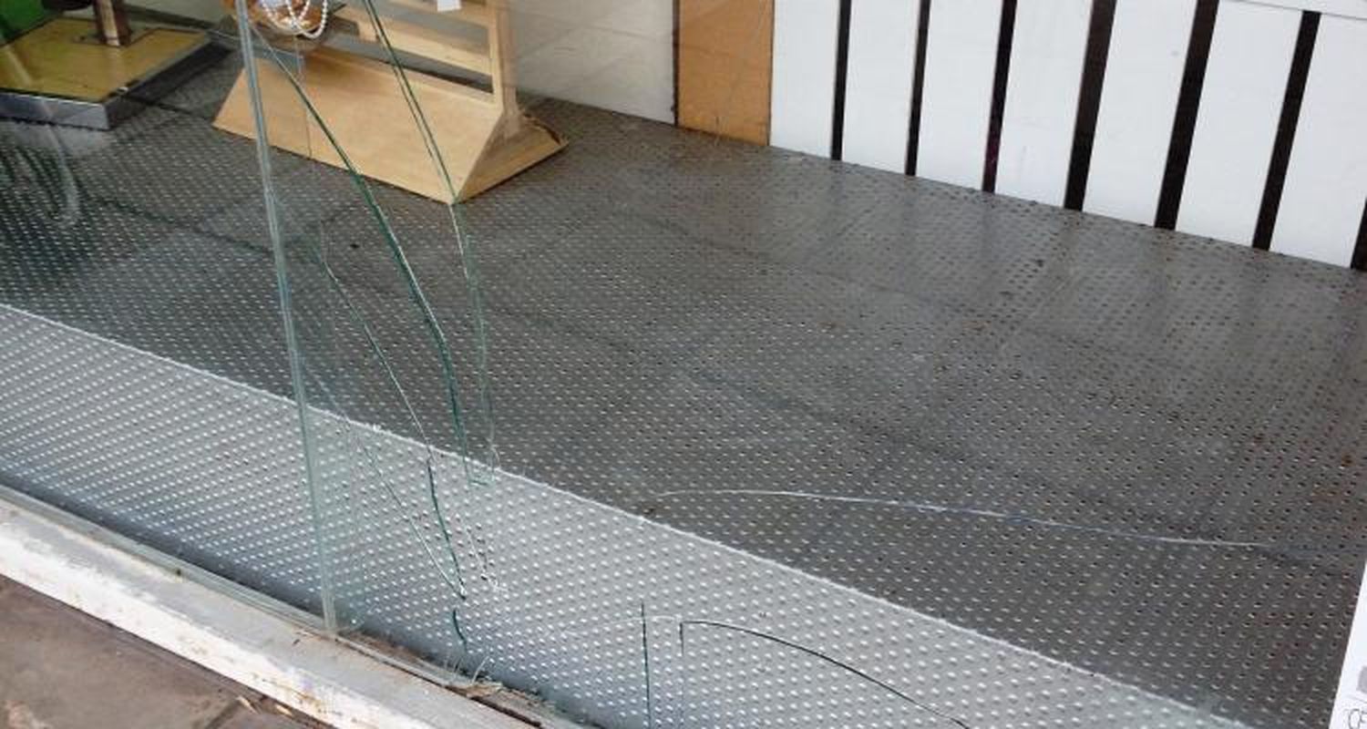 Golpes y daños en el centro de la ciudad