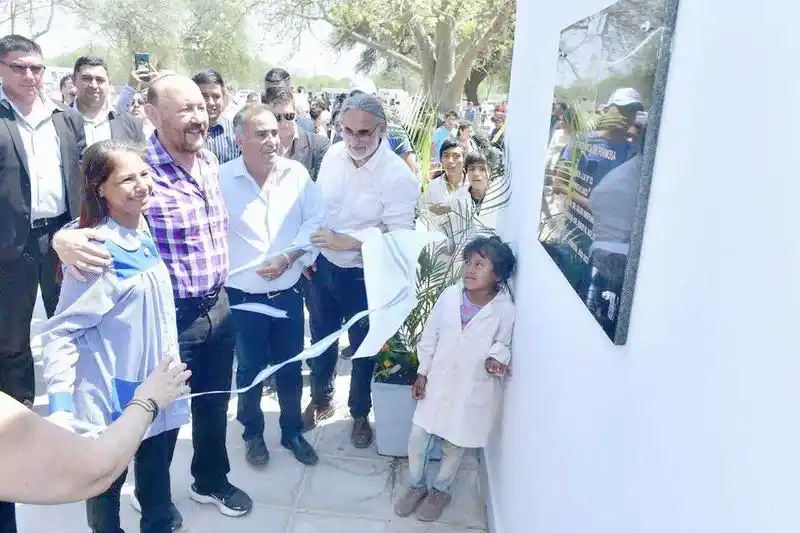 Laguna Yema: Insfrán inauguró la obra educativa 1497