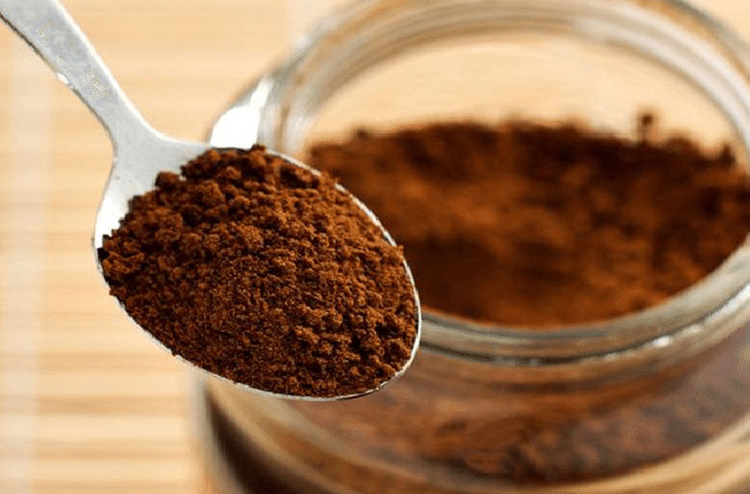 La ANMAT prohibió un café instantáneo y duraznos enlatados
