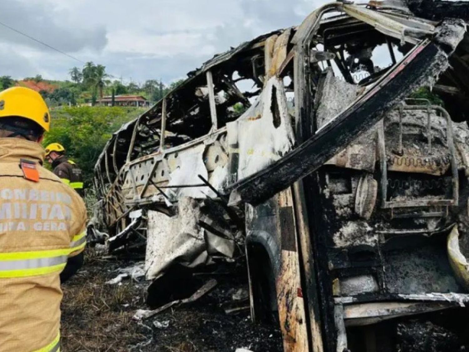 Accidente fatal entre un camión y un micro en Sao Paulo. Foto: Gentileza FMT.