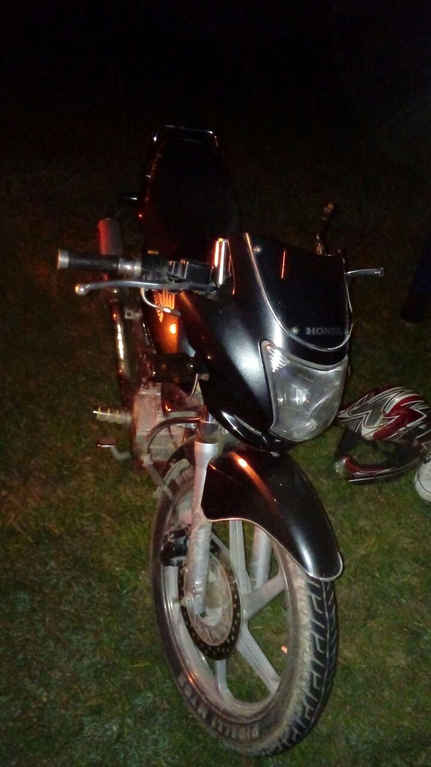 Joven lesionado al caer de su motocicleta en ruta 131