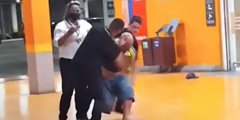 BRASIL despide con «inmensa tristeza» a hombre negro golpeado hasta la muerte