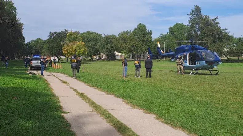 Avioneta narco: trasladaron a Reconquista a los ocho detenidos por el operativo en Vera