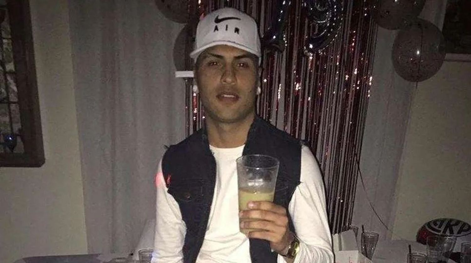 Hizo pis sobre una cama y una TV: la fiesta que terminó con dos muertos y un policía detenido