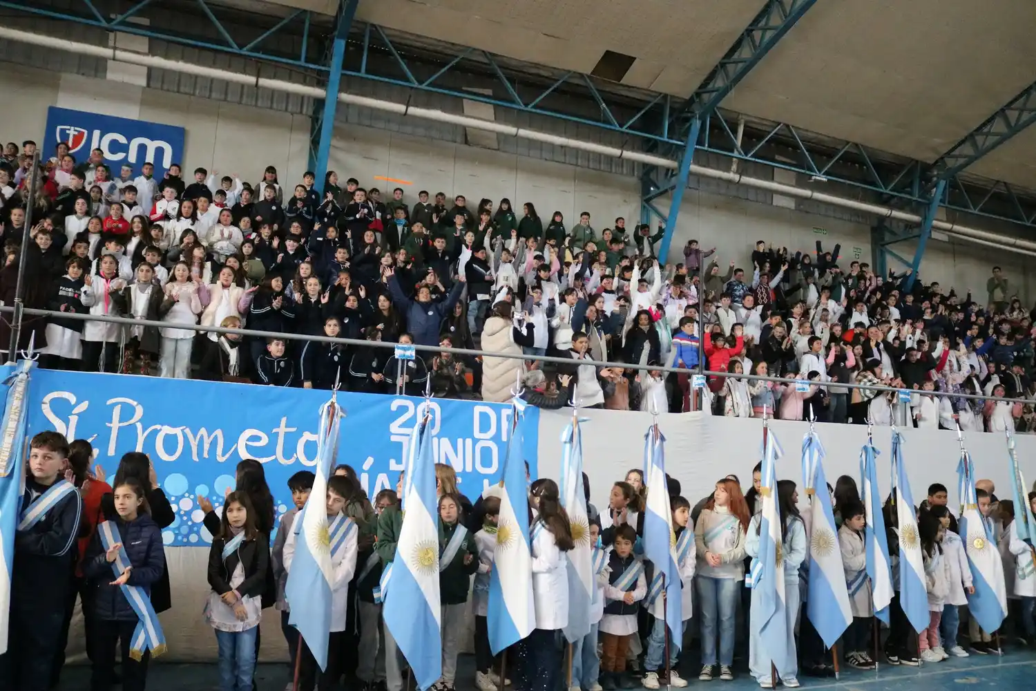 Más de 600 alumnos de Chascomús prometieron Lealtad a la Bandera en emotiva ceremonia