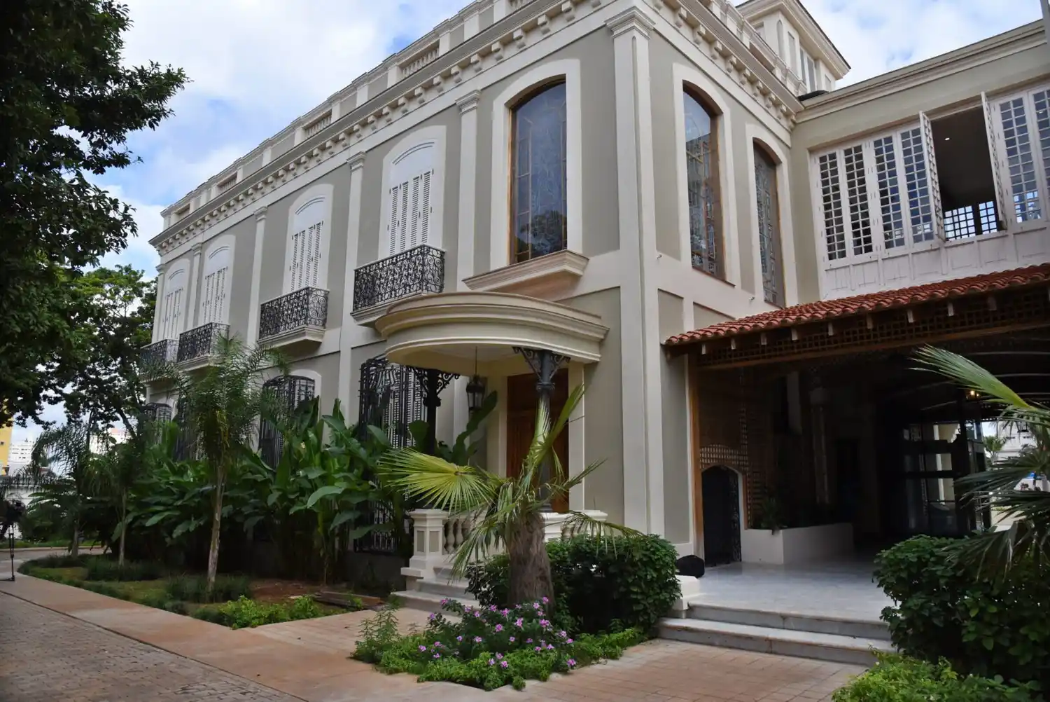 Con chantaje de Raúl Castro empresas españolas financiaron construcción del nuevo Centro «Fidel Castro» en Cuba