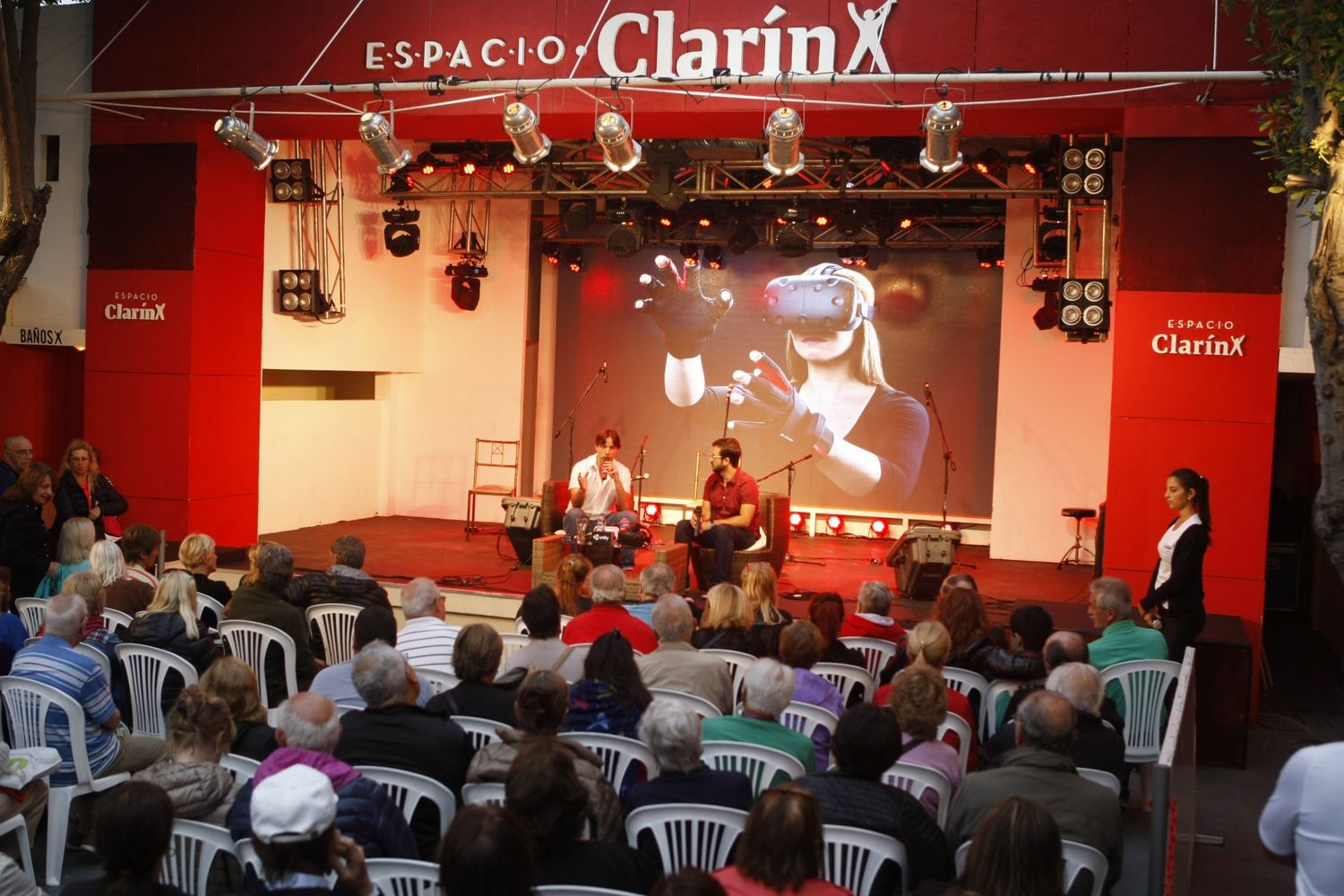 Charlas, cine y música en Espacio Clarín