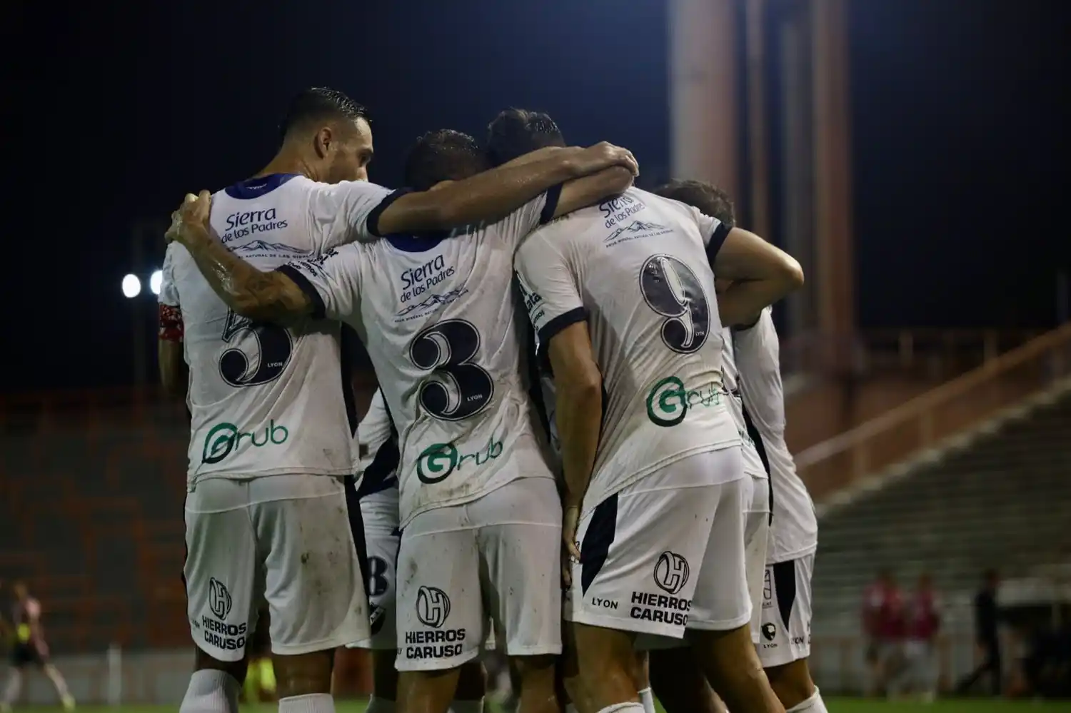 Alvarado pudo festejar por primera vez en el año