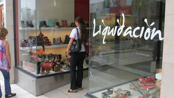 Ventas minoristas cayeron 27,7% en julio, en modalidad online y locales físicos