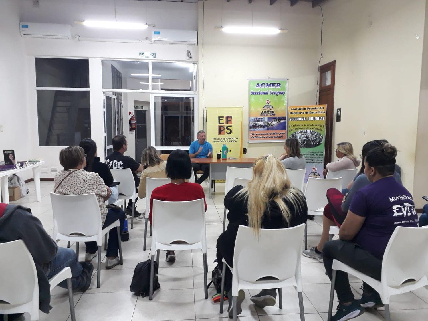 Santiago García continúa presentando su libro por la provincia