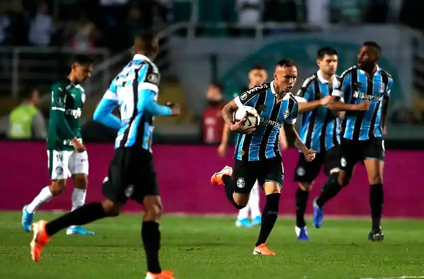 Gremio eliminó a Palmeiras y es el primer semifinalista