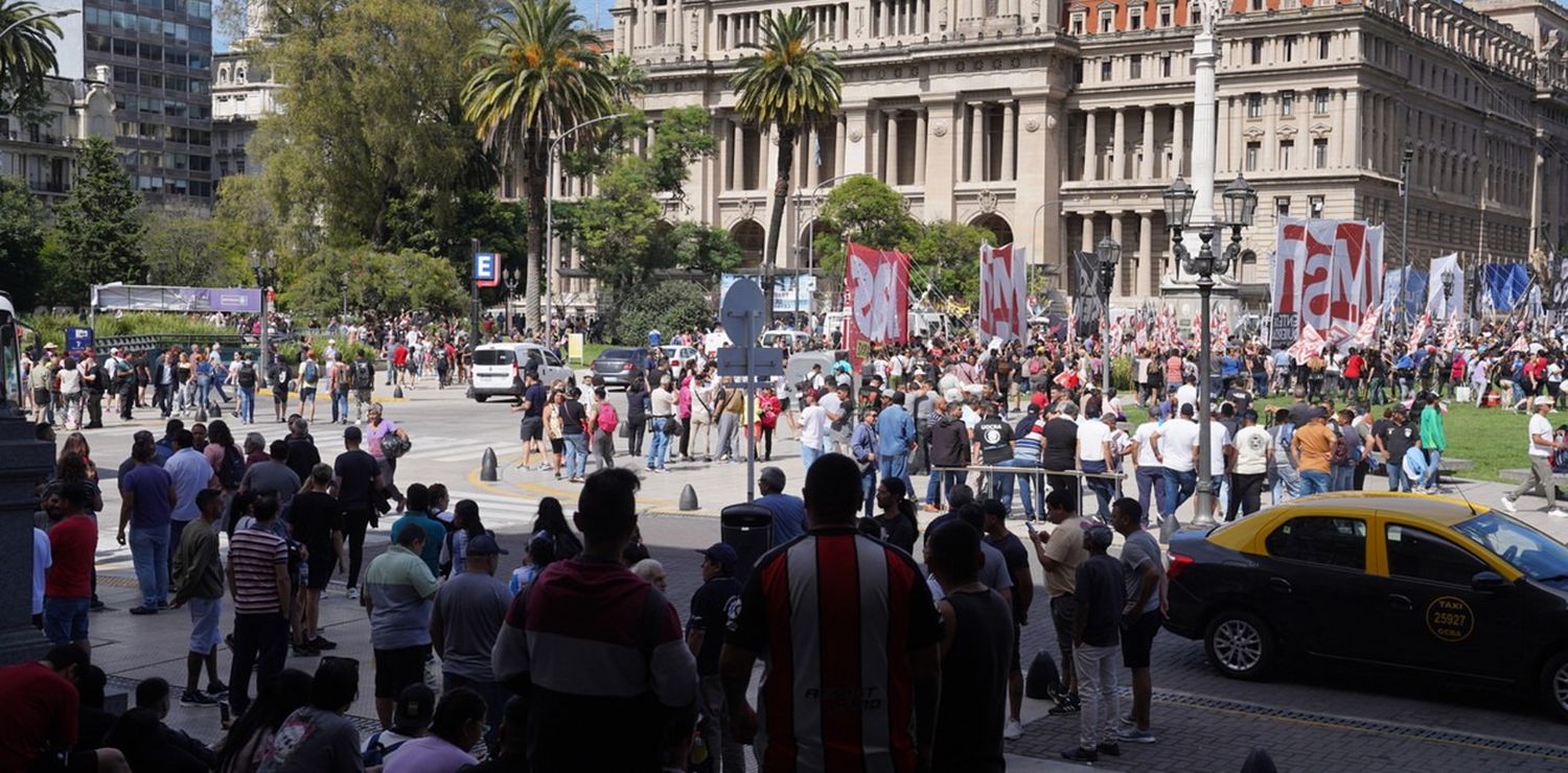 La CGT y otras organizaciones marchan a Tribunales en rechazo al DNU