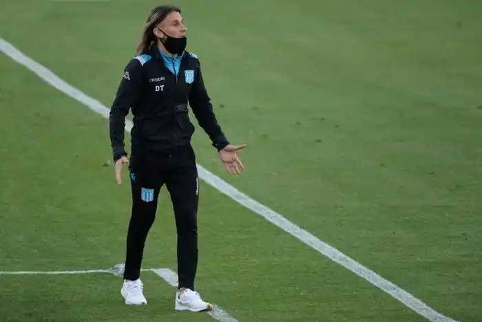 Beccacece paró un probable equipo para recibir a Newell�"s en su último partido