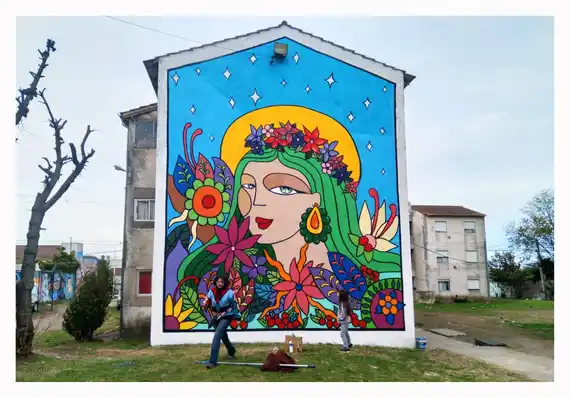La pasión de tres artistas por embellecer la ciudad se reflejó en los monoblocks