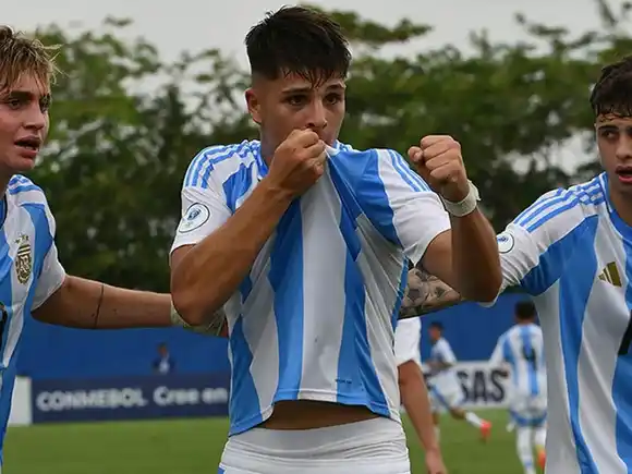 "Siempre voy a dar lo mejor": De Martis, el marplatense que sueña tras brillar con la Selección y renovar con Lanús