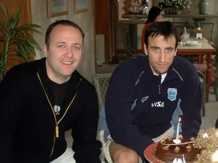 Leandro junto con su hermano, Manu Ginóbili.