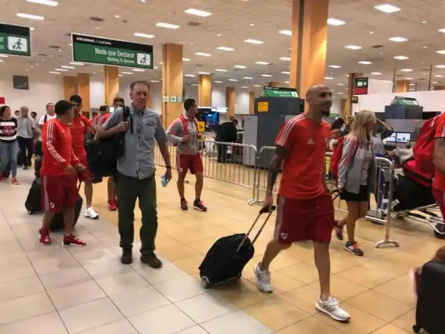 River se retrasó en Lima y complicó su planificación de cara al duelo copero