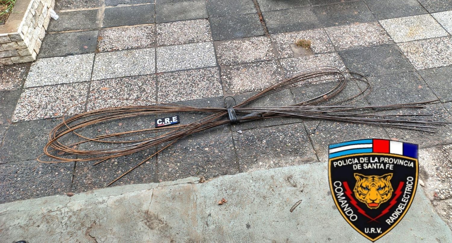 “Sacó a pasear” algunas varillas de hierro en bici: eran robadas