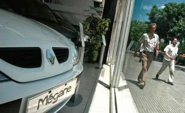 En picada: en enero cayó un 50% la venta de autos
