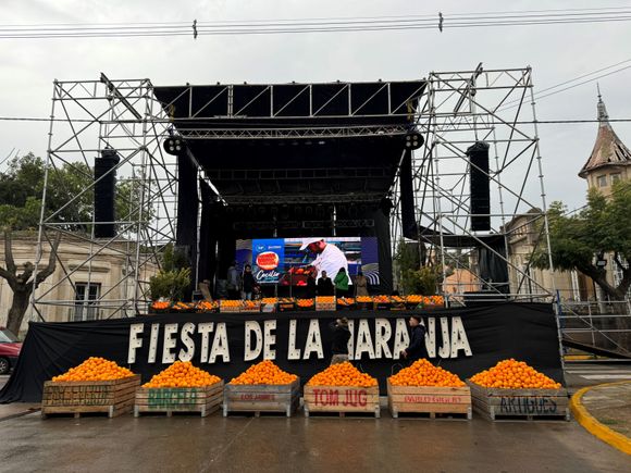 Fiesta de la Naranja: con Peteco Carabajal y Bruno Arias, primera jornada en la zona de plaza Constitución