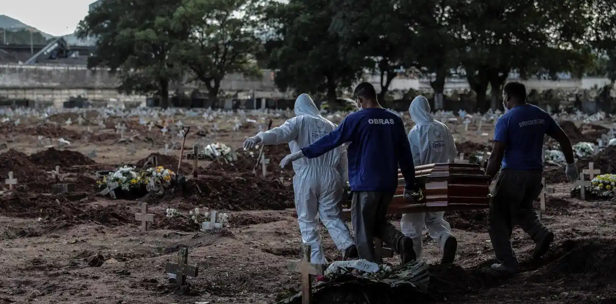 En Brasil registran 751 muertes en un día y son casi 10.000 las víctimas fatales