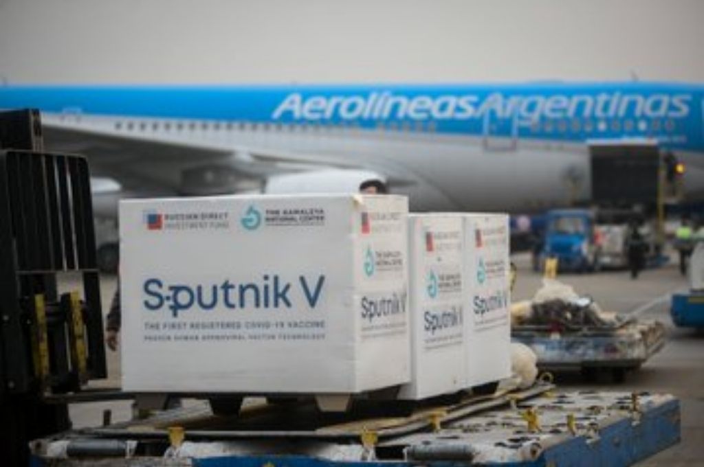 Llegaron tres aviones con vacunas y se superaron las 30 millones en el país