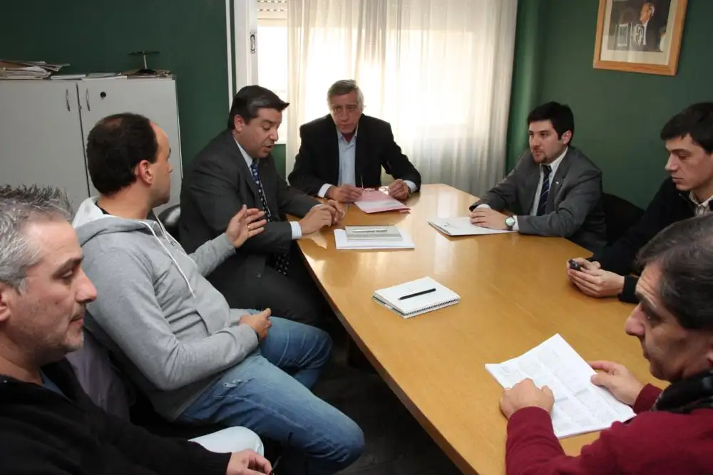 Compás de espera tras la audiencia por el reclamo de ambulancieros