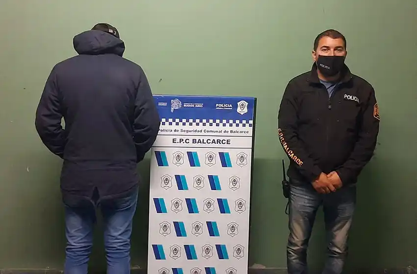 Intentaba vender una corneta robada y lo detuvieron