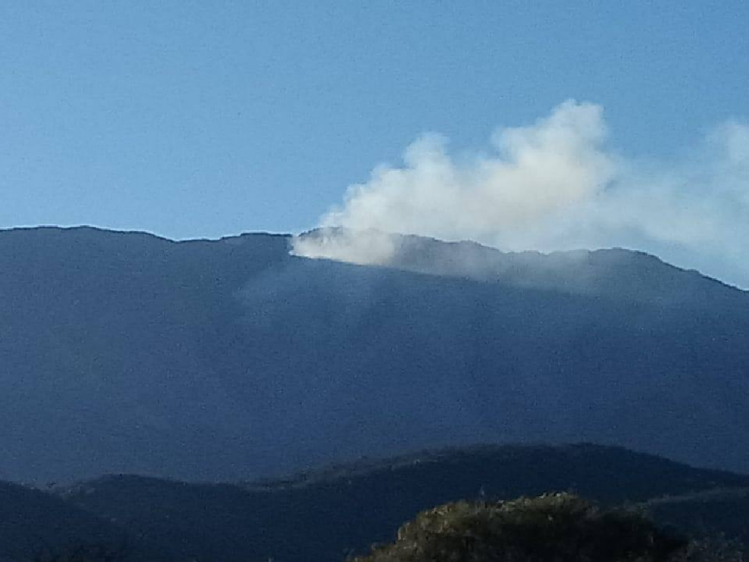 Bomberos controlaron un 80% del incendio en Traslasierra
