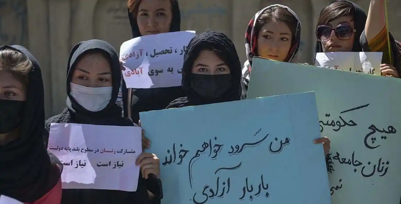 Kabul: las mujeres vuelven a protestar exigiendo la garantía de sus derechos