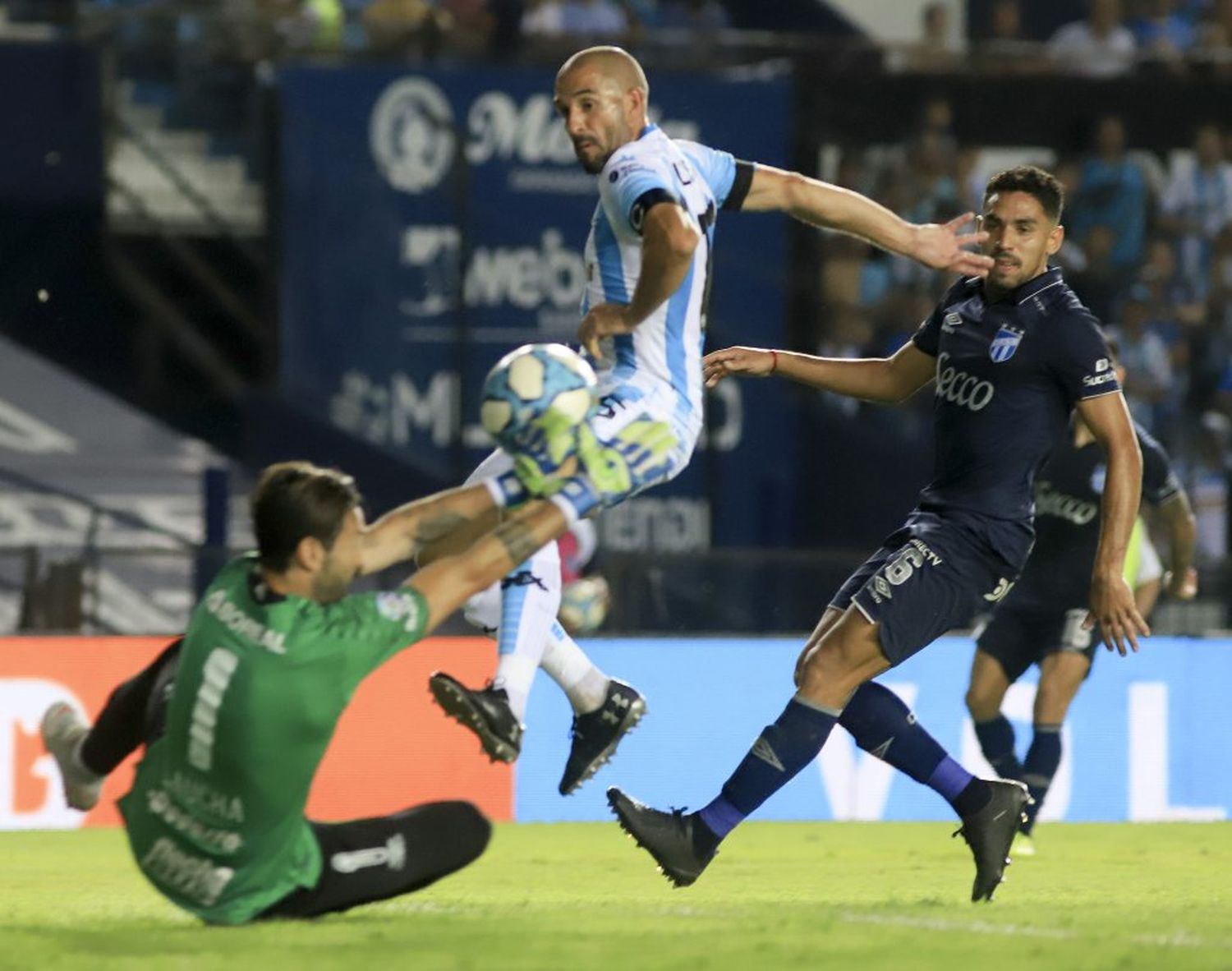 Racing ganaba, pero no pudo con Atlético Tucumán
